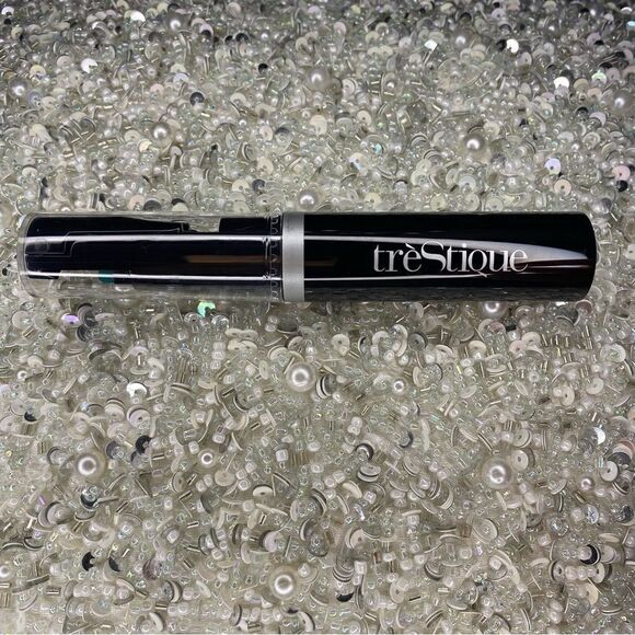 Trestique mascara with built in lash curler - Picture 2 of 5